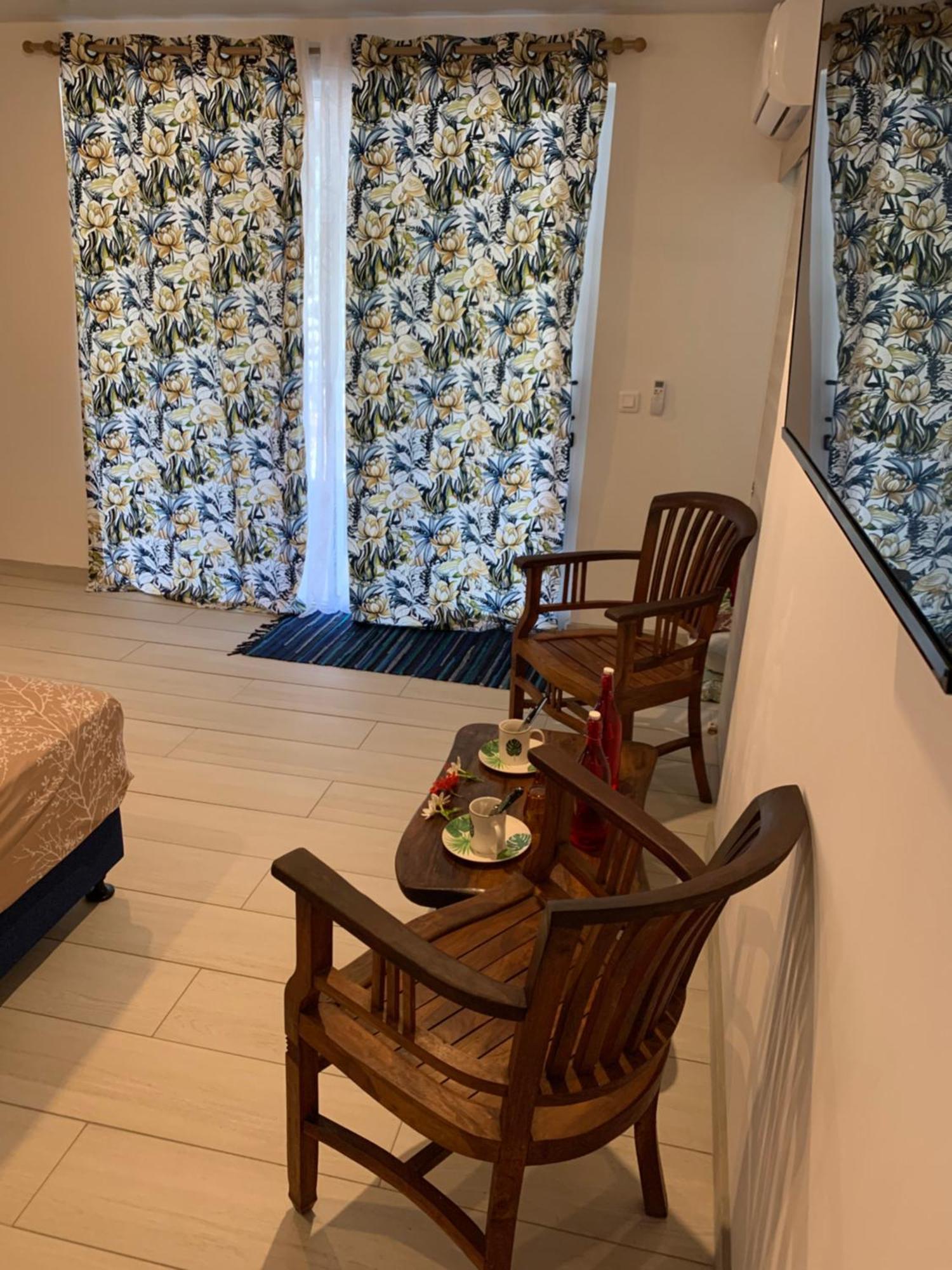 A Tomo Mai Homestay, Close To Airport, Private Bathroom Free Parking And Wifi With High Connection And Breakfast Optional Faaa Eksteriør bilde